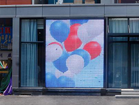 LED透明線(xiàn)條屏的優(yōu)勢(shì)