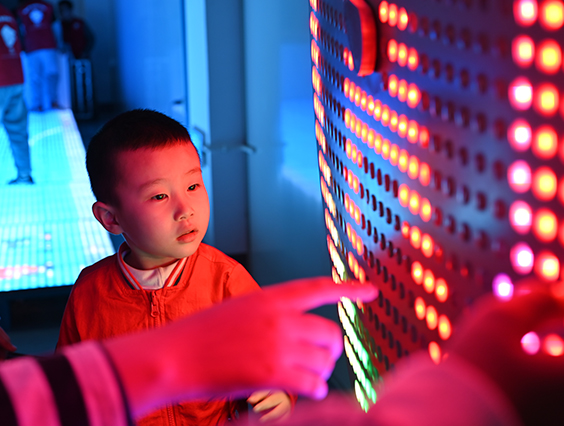 探索光電奧秘，勇電科技之光照進(jìn)小朋友們的課堂